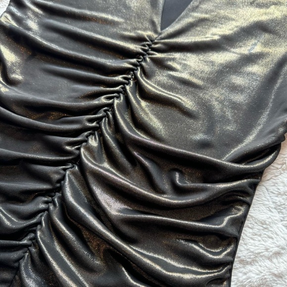 Shiny black top - Picture 2 of 4